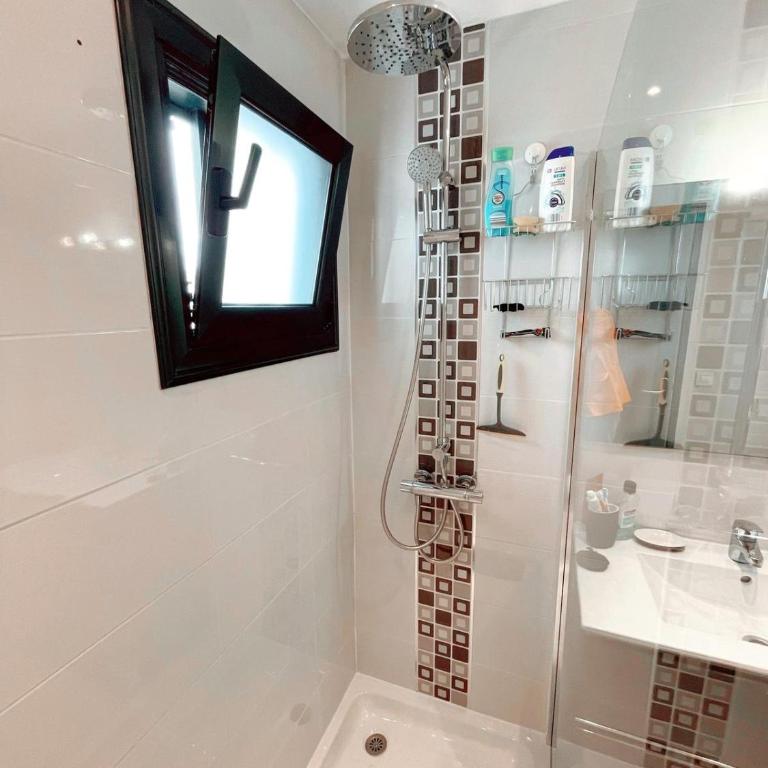 Lovely pool view apartment near beach, Luz y Mar + Vv License - Two-Bedroom Apartment - 12