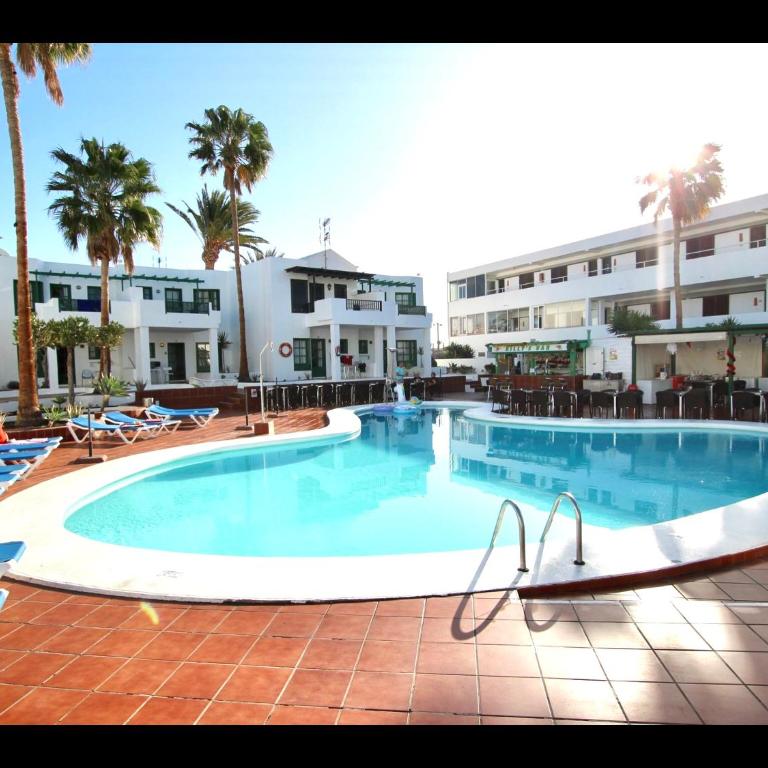 Lovely pool view apartment near beach, Luz y Mar + Vv License - Two-Bedroom Apartment - 1