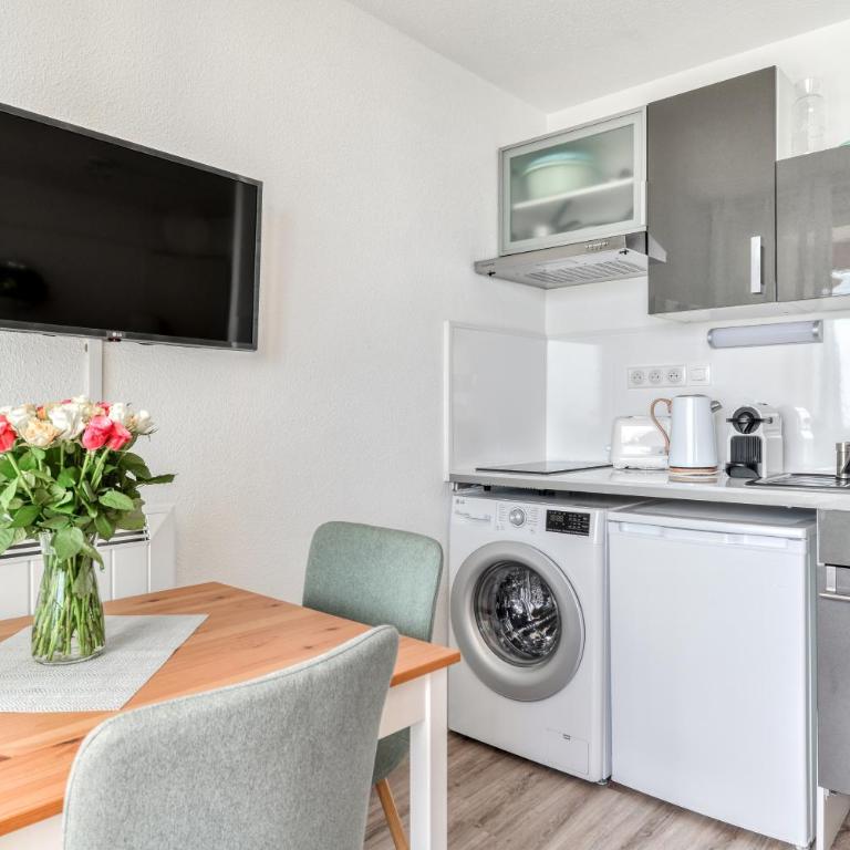 Appartement et Studio Le Méditerranée Port Soleil - Studio with Sea View - 13