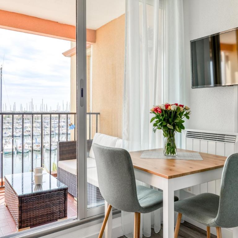 Appartement et Studio Le Méditerranée Port Soleil - Studio with Sea View - 10