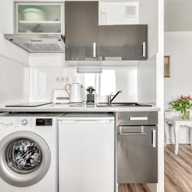 Appartement et Studio Le Méditerranée Port Soleil - Studio with Sea View - 12