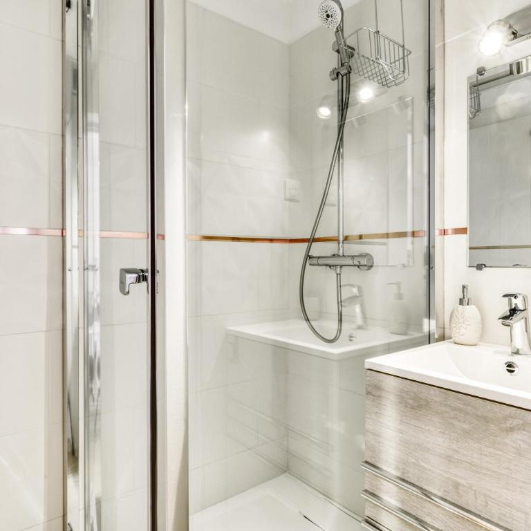 Appartement et Studio Le Méditerranée Port Soleil - Studio with Sea View - 14