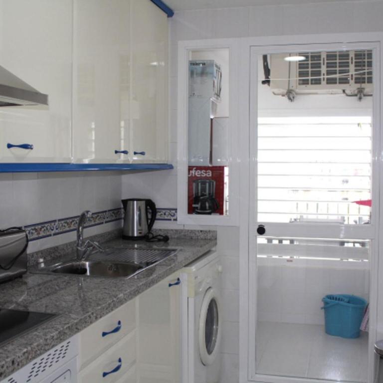 2105-Apt 2 bedrooms, on the beach, port view, pool - Apartamento con vistas - 6