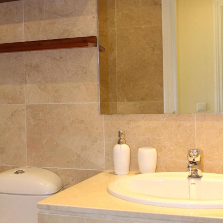 2105-Apt 2 bedrooms, on the beach, port view, pool - Apartamento con vistas - 12