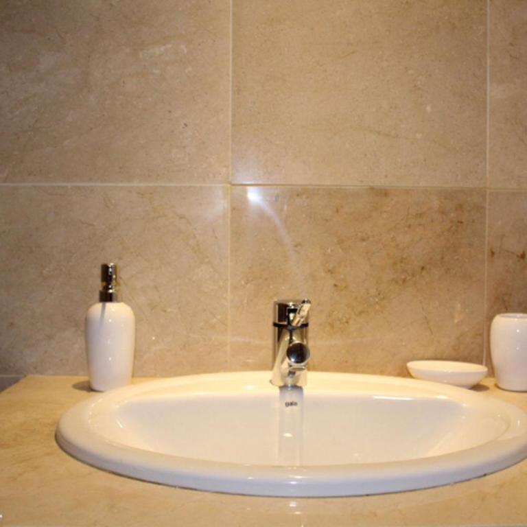 2105-Apt 2 bedrooms, on the beach, port view, pool - Apartamento con vistas - 13