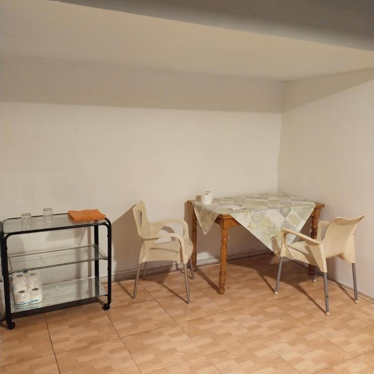 KALIFORNIA CENTRAL - Deluxe Room (2 Adults + 1 Child) - 2