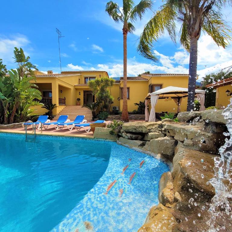 Villa with private pool and tennis court 150 metres from the sea-Villa el Olivo - Villa - 3