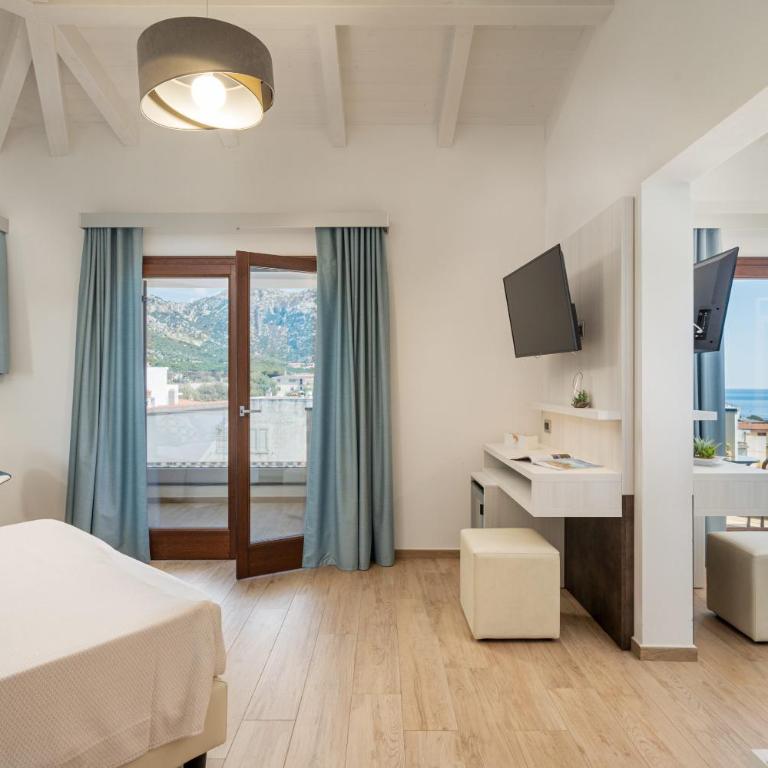 I Ginepri Hotel - Camera Matrimoniale Deluxe con Balcone e Vista Mare - 4