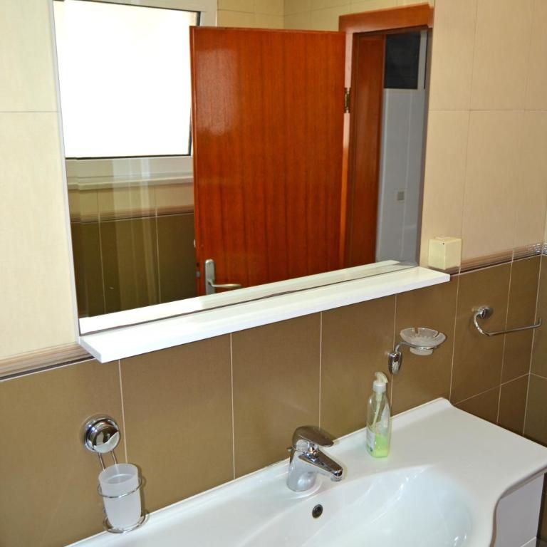 Tivat Apartments - Deluks Dvokrevetna Soba sa Bračnim Krevetom - 13