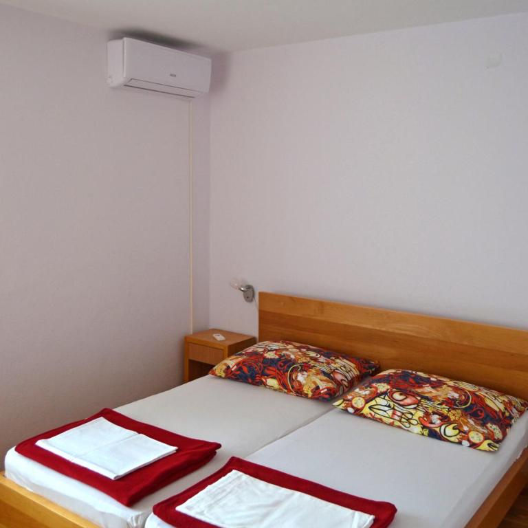 Tivat Apartments - Dvokrevetna Soba sa Bračnim Krevetom i Pogledom na Planinu - 2