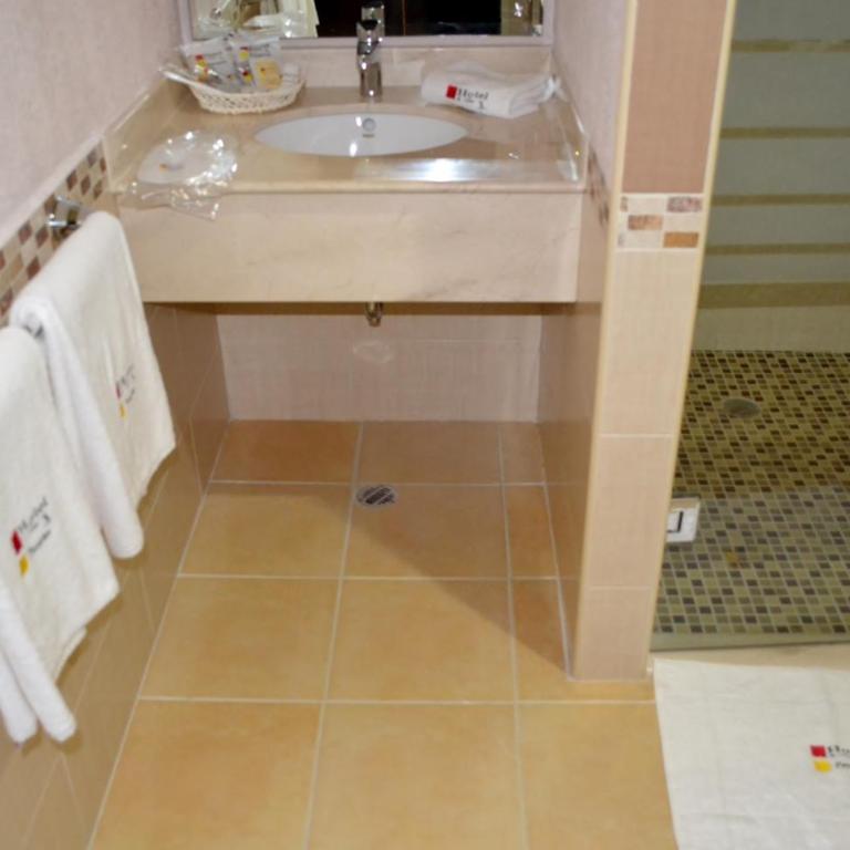 Hotel & Villas Panamá - Double Room with Two Double Beds - 4