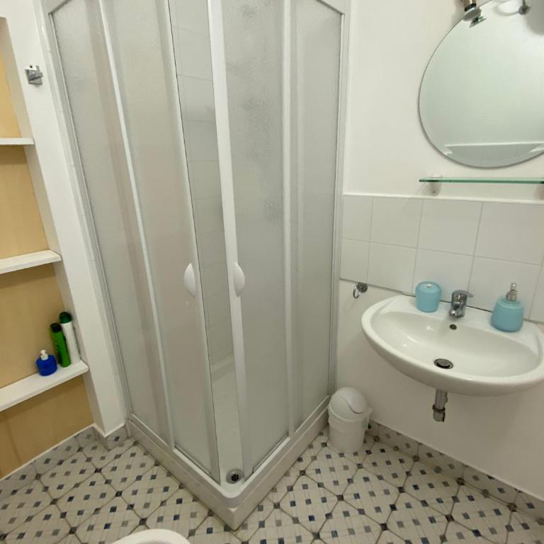 Diga Rooms - Double Room with Private Bathroom - 10