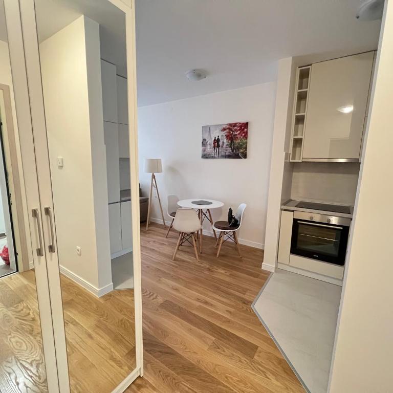 White Homes 49/71 - Central Point - One-Bedroom Apartment - 6