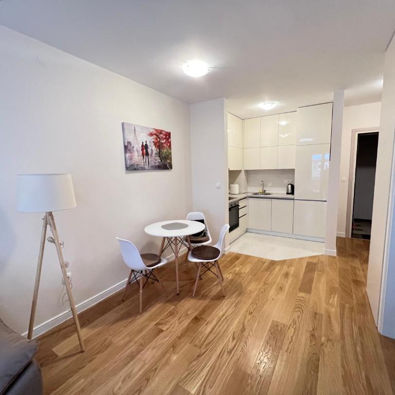 White Homes 49/71 - Central Point - One-Bedroom Apartment - 14