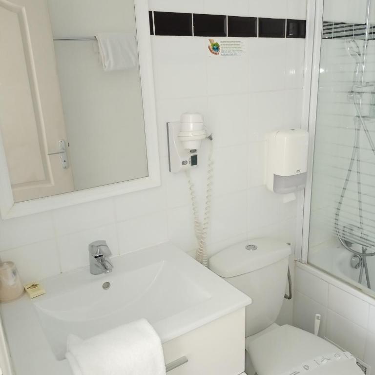 Logis Hôtel Louise de Savoie - Prestige Suite with Separate Room, High-Comfort Kitchenette - 4