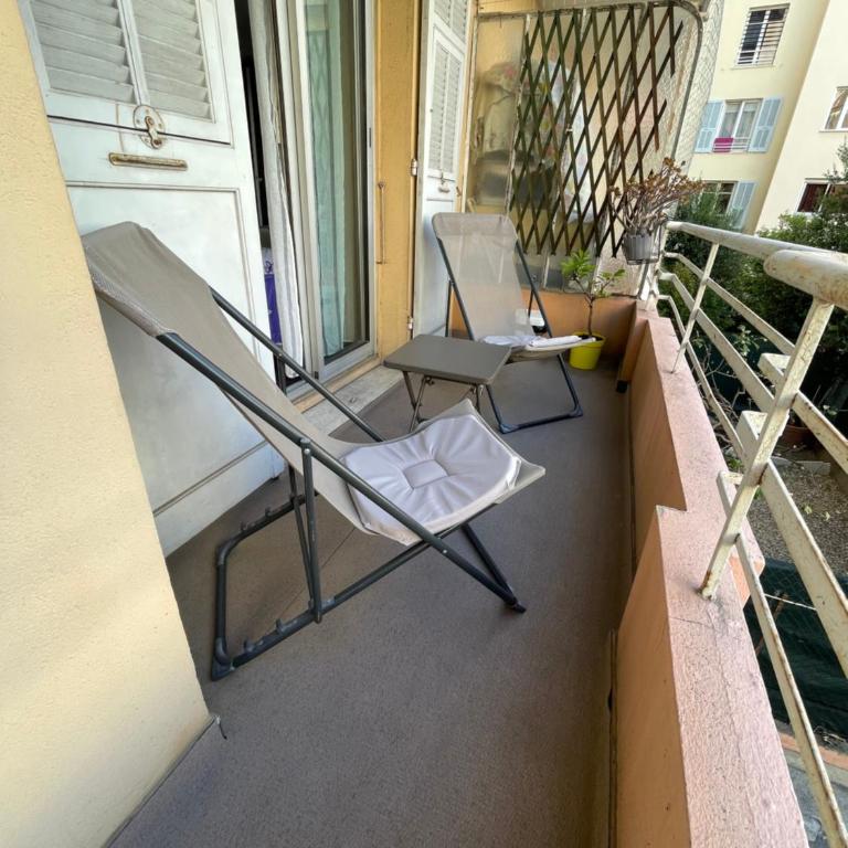 Charming AC 2-bedroom apartment Antibes city center family, couples friendly - Two-Bedroom Apartment - 35