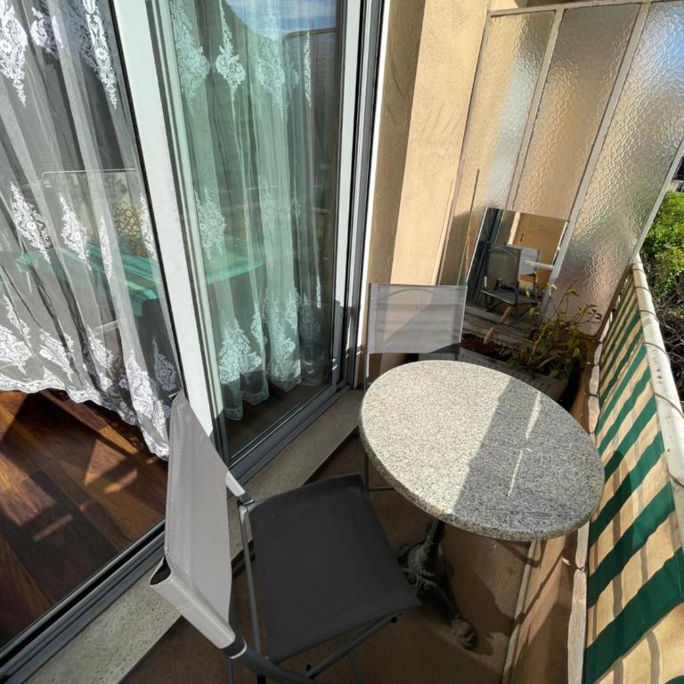 Charming AC 2-bedroom apartment Antibes city center family, couples friendly - Two-Bedroom Apartment - 36