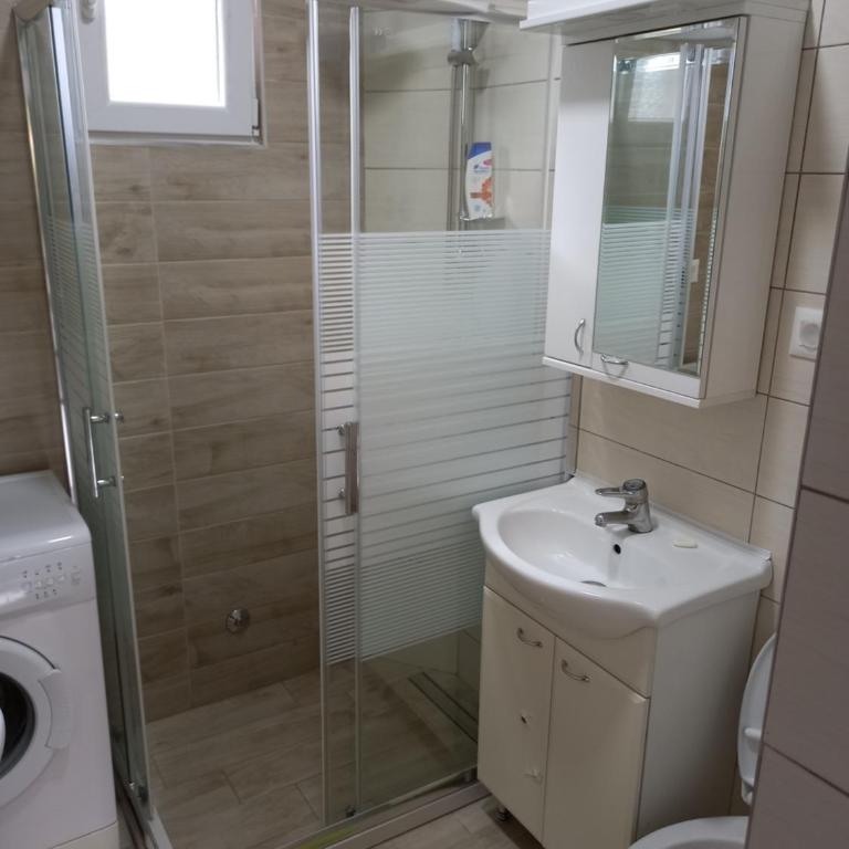 Stan u maslinama - Two-Bedroom Apartment - 11