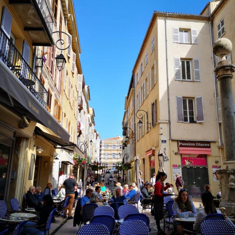 5 min to sea Suite Française Old Town - Appartement Supérieur - 53