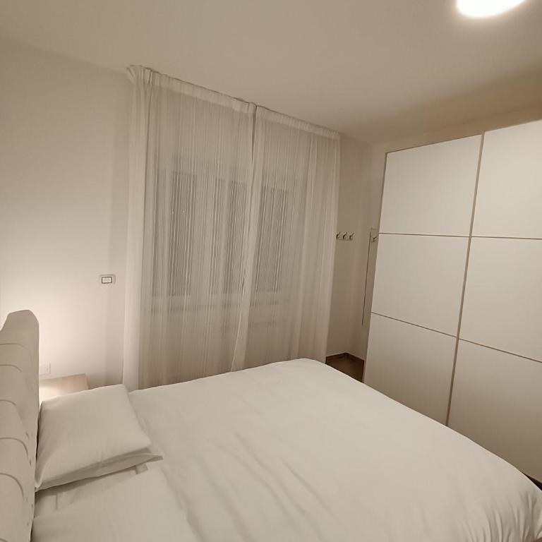 VSuites - Standard King Room - 6