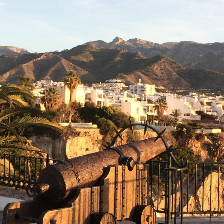 Sea & pool view garden apartment Las Palmeras Nerja - One-Bedroom Apartment - 10