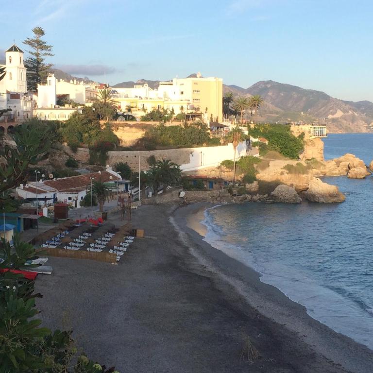Sea & pool view garden apartment Las Palmeras Nerja - One-Bedroom Apartment - 2