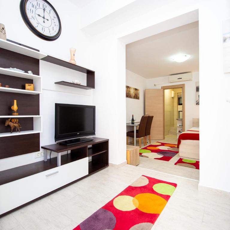 Mejić Apartments - Studio with Terrace - 9