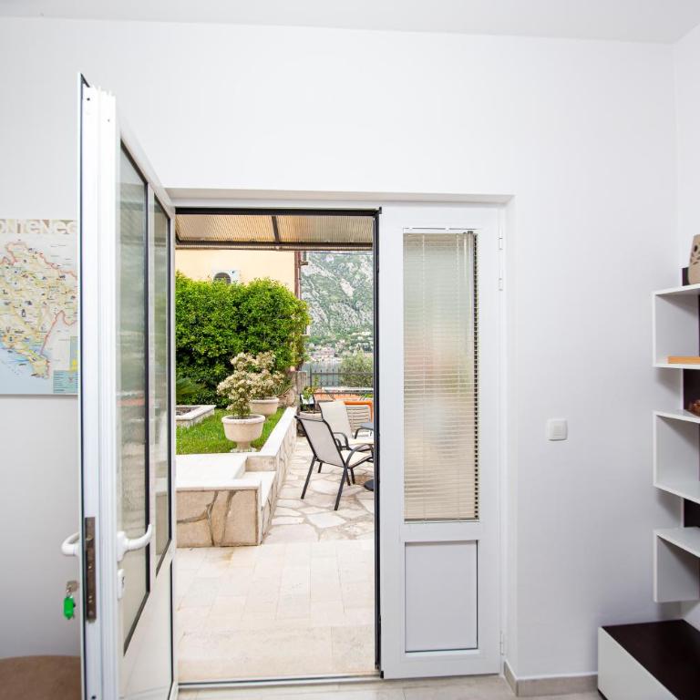 Mejić Apartments - Studio with Terrace - 6