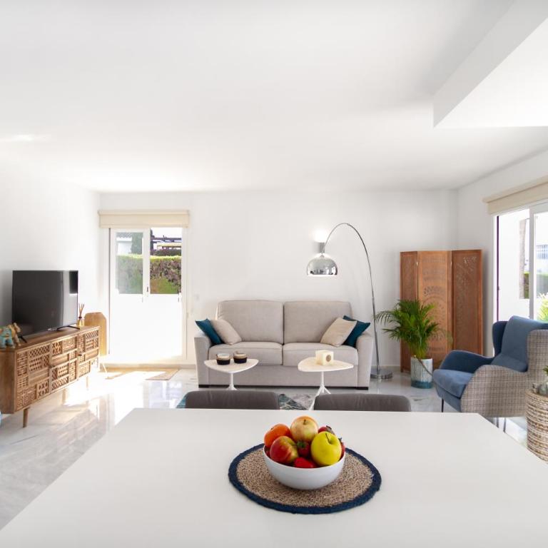 MARBELLA BANUS SUITES - Lis - Banús - Spectacular 1BR - 1BA - Stylishly Redecorated - Super Bright - 3 Outdoor Terraces - Outdoor Dining & Lounge Areas - Pool - Perfect for Couples - Apartamento Deluxe - 19