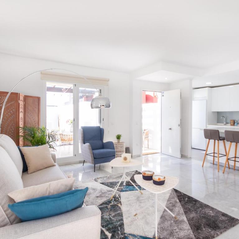 MARBELLA BANUS SUITES - Lis - Banús - Spectacular 1BR - 1BA - Stylishly Redecorated - Super Bright - 3 Outdoor Terraces - Outdoor Dining & Lounge Areas - Pool - Perfect for Couples - Apartamento Deluxe - 16