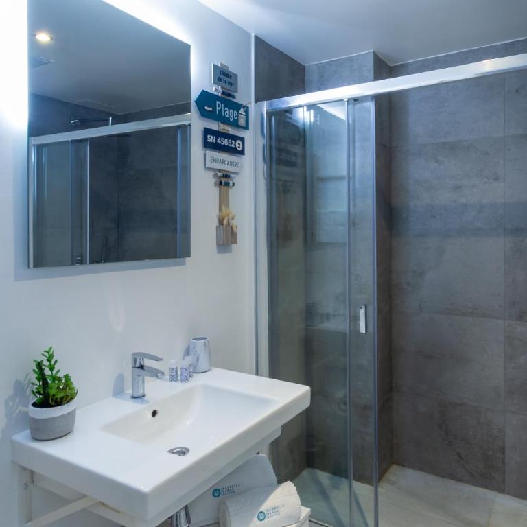 MARBELLA BANUS SUITES - Lis - Banús - Spectacular 1BR - 1BA - Stylishly Redecorated - Super Bright - 3 Outdoor Terraces - Outdoor Dining & Lounge Areas - Pool - Perfect for Couples - Apartamento Deluxe - 27