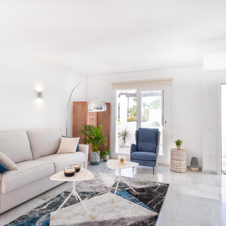 MARBELLA BANUS SUITES - Lis - Banús - Spectacular 1BR - 1BA - Stylishly Redecorated - Super Bright - 3 Outdoor Terraces - Outdoor Dining & Lounge Areas - Pool - Perfect for Couples - Apartamento Deluxe - 11