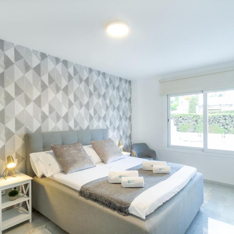 MARBELLA BANUS SUITES - Lis - Banús - Spectacular 1BR - 1BA - Stylishly Redecorated - Super Bright - 3 Outdoor Terraces - Outdoor Dining & Lounge Areas - Pool - Perfect for Couples - Apartamento Deluxe - 26