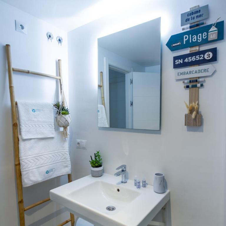 MARBELLA BANUS SUITES - Lis - Banús - Spectacular 1BR - 1BA - Stylishly Redecorated - Super Bright - 3 Outdoor Terraces - Outdoor Dining & Lounge Areas - Pool - Perfect for Couples - Apartamento Deluxe - 28