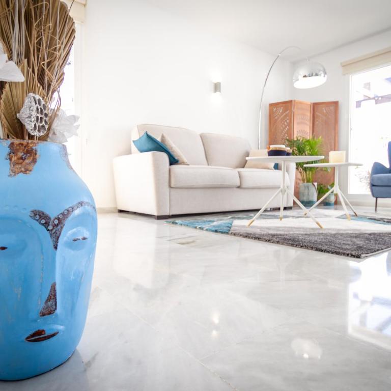 MARBELLA BANUS SUITES - Lis - Banús - Spectacular 1BR - 1BA - Stylishly Redecorated - Super Bright - 3 Outdoor Terraces - Outdoor Dining & Lounge Areas - Pool - Perfect for Couples - Apartamento Deluxe - 13