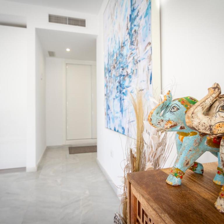 MARBELLA BANUS SUITES - Lis - Banús - Spectacular 1BR - 1BA - Stylishly Redecorated - Super Bright - 3 Outdoor Terraces - Outdoor Dining & Lounge Areas - Pool - Perfect for Couples - Apartamento Deluxe - 22