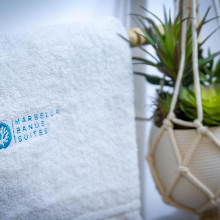 MARBELLA BANUS SUITES - Lis - Banús - Spectacular 1BR - 1BA - Stylishly Redecorated - Super Bright - 3 Outdoor Terraces - Outdoor Dining & Lounge Areas - Pool - Perfect for Couples - Apartamento Deluxe - 29