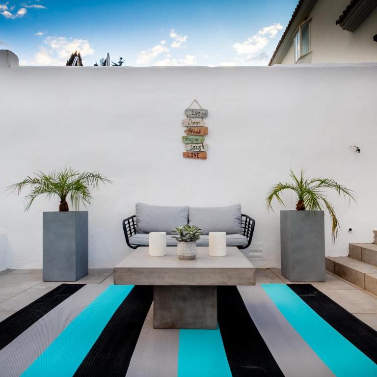 MARBELLA BANUS SUITES - Lis - Banús - Spectacular 1BR - 1BA - Stylishly Redecorated - Super Bright - 3 Outdoor Terraces - Outdoor Dining & Lounge Areas - Pool - Perfect for Couples - Apartamento Deluxe - 36