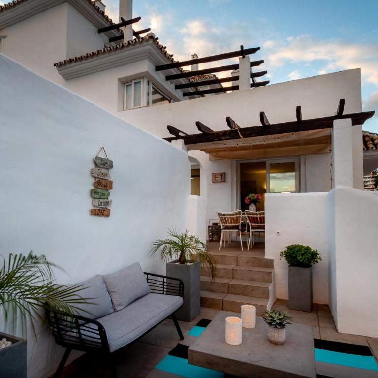 MARBELLA BANUS SUITES - Lis - Banús - Spectacular 1BR - 1BA - Stylishly Redecorated - Super Bright - 3 Outdoor Terraces - Outdoor Dining & Lounge Areas - Pool - Perfect for Couples - Apartamento Deluxe - 37
