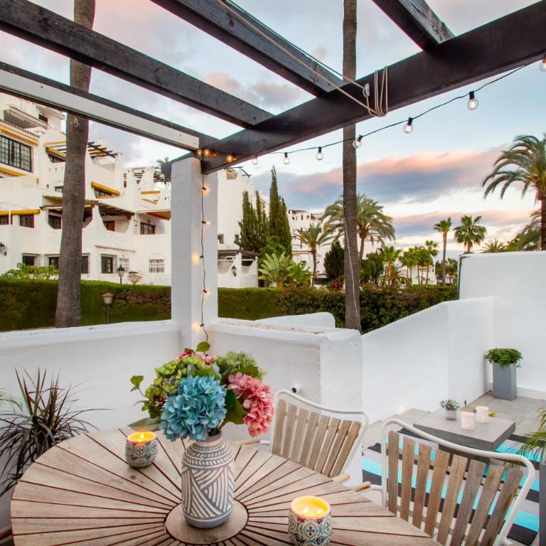 MARBELLA BANUS SUITES - Lis - Banús - Spectacular 1BR - 1BA - Stylishly Redecorated - Super Bright - 3 Outdoor Terraces - Outdoor Dining & Lounge Areas - Pool - Perfect for Couples - Apartamento Deluxe - 33