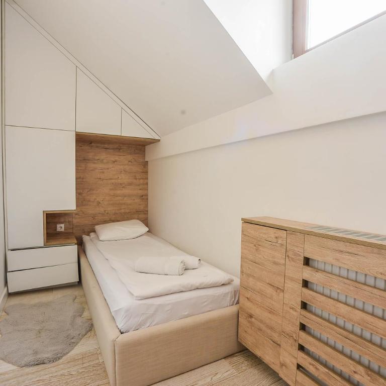 Queen Apartment Zlatibor 1000 - Three-Bedroom Apartment - 20