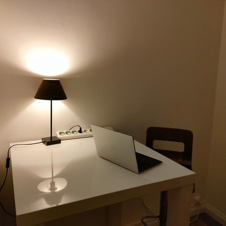 3 rooms, 2 bathrooms, in a villa. Lightfull, quiet and charm - Appartement 3 Chambres - 19