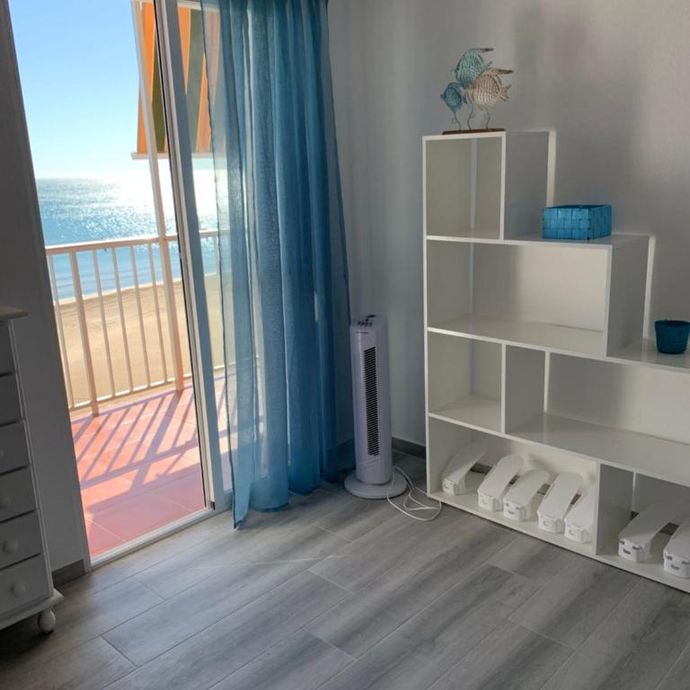 Primera línea en Cullera con piscina. Inmejorables vistas - Three-Bedroom Apartment - 22