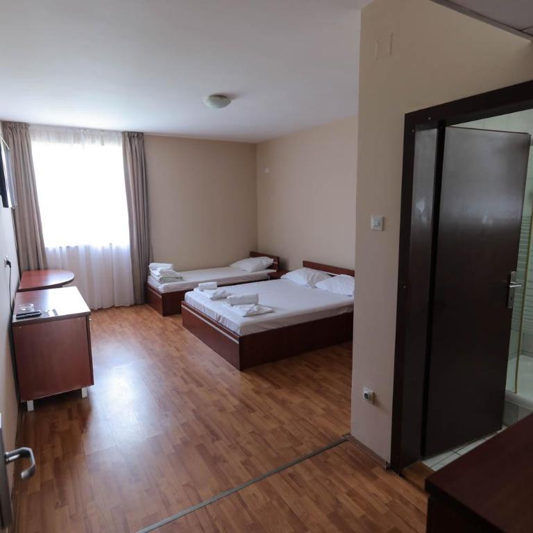 Restoran BSK - Dvokrevetna Soba sa Bračnim Krevetom - 1