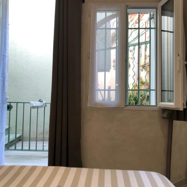 Vieil Antibes, ravissant 2p avec petite terrasse - Appartement 1 Chambre - 24