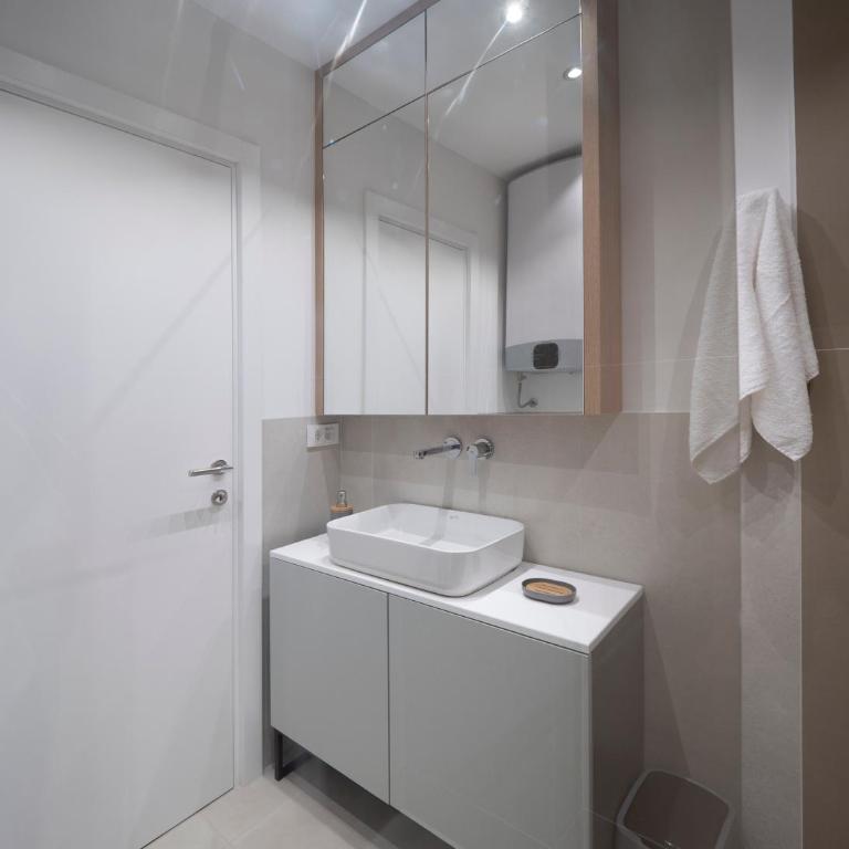 Horizon-One bedroom apartment with pool Jane - One-Bedroom Apartment - 34