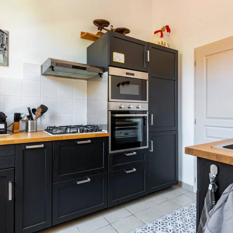 Maison de village façon Loft, avec cour et airco, dans le centre historique - Three-Bedroom Townhouse - 6