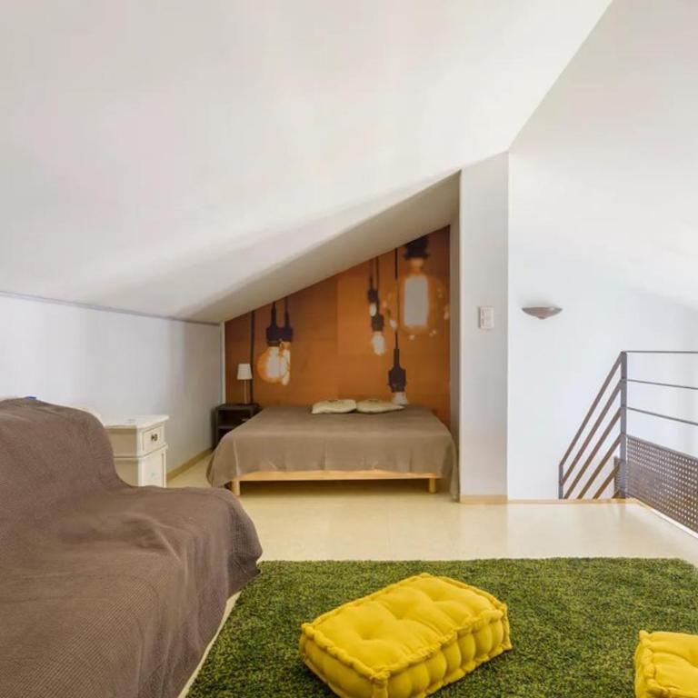 Maison de village façon Loft, avec cour et airco, dans le centre historique - Three-Bedroom Townhouse - 18