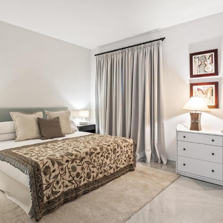 Pool view apartment in Casa Sevilla - Puerto Banús - Three-Bedroom Apartment - 18