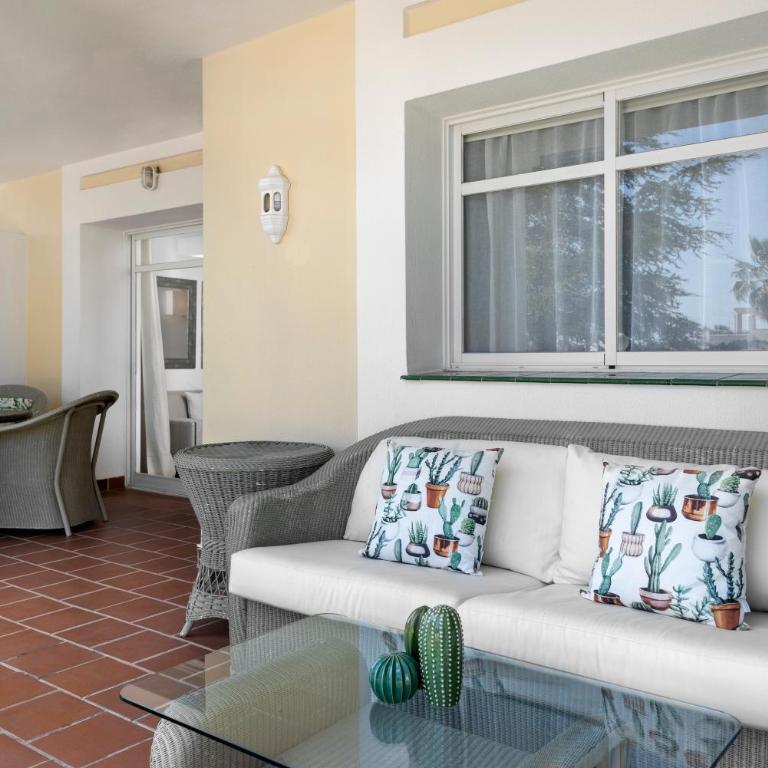 Bright 2 Bedroom apartment with parking space and swimming pools in Aloha Gardens - Two-Bedroom Apartment - 19